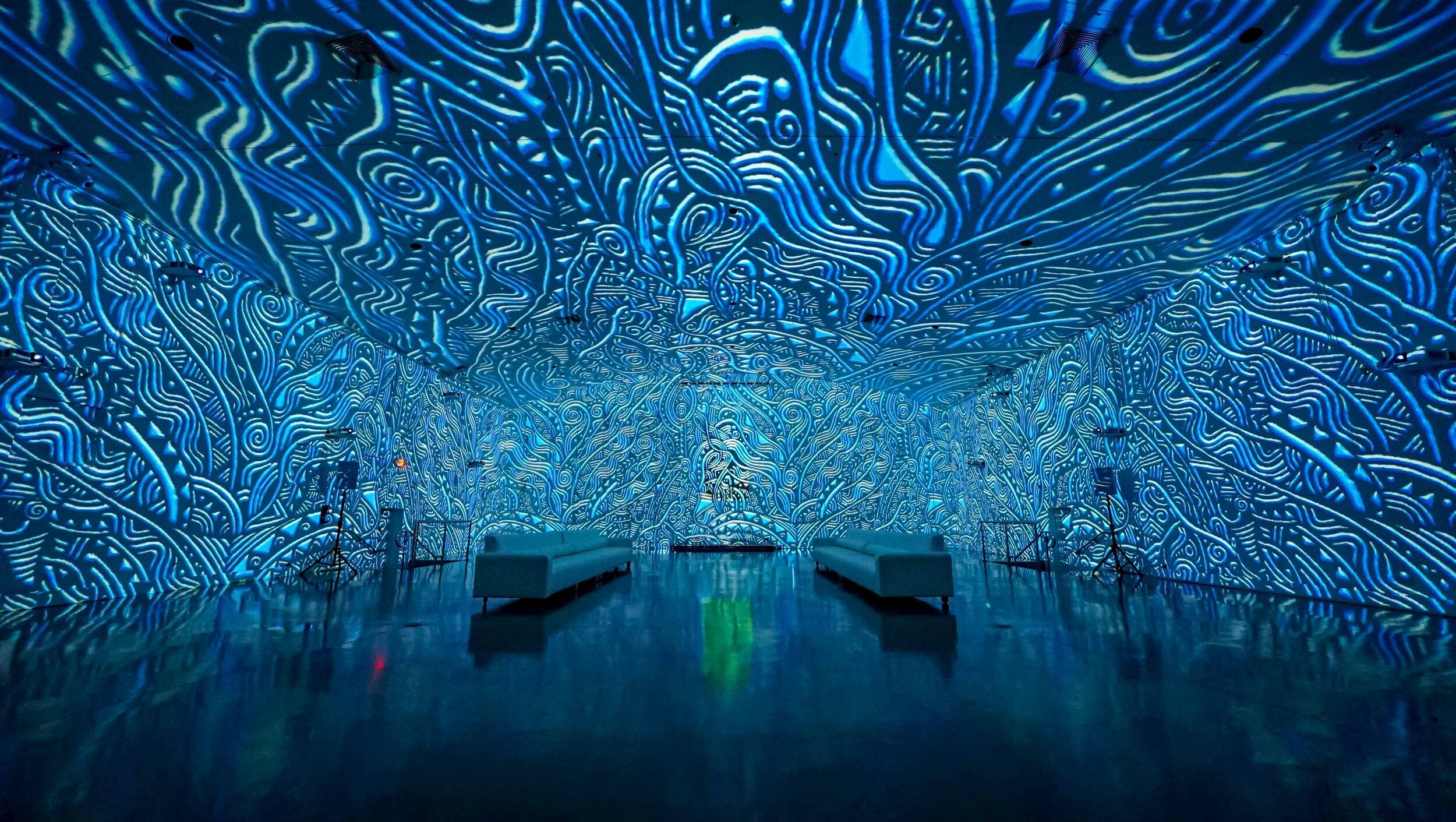 Creating Immersive Environments with Projection Mapping – myluxedo